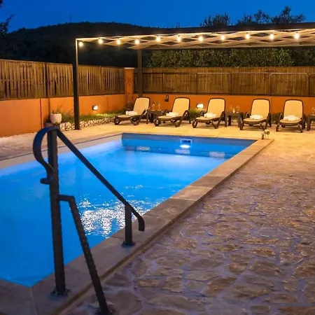 Bruna Mit Privatem Pool By Interhome Sibenik