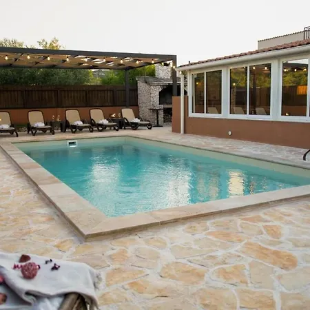 Bruna Mit Privatem Pool By Interhome Tatil Evi *