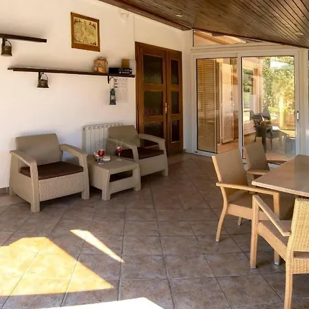 Bruna Mit Privatem Pool By Interhome *