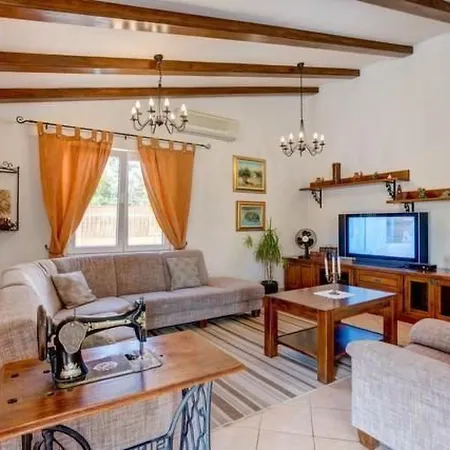 Tatil Evi Bruna Mit Privatem Pool By Interhome *