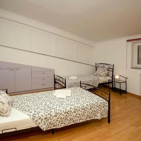 Feriehus Bruna Mit Privatem Pool By Interhome