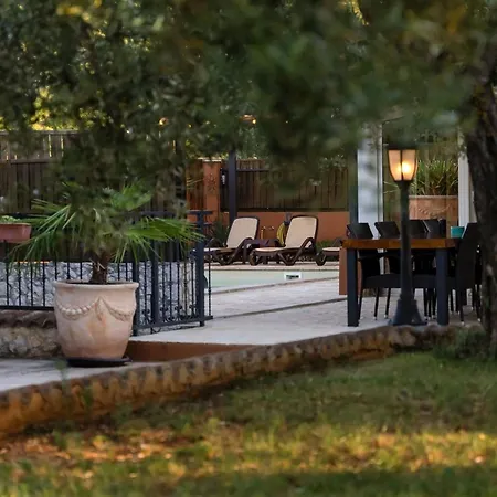 Bruna Mit Privatem Pool By Interhome Tatil Evi