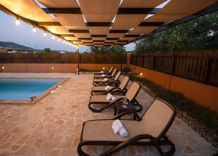 Bruna Mit Privatem Pool By Interhome * Šibenik