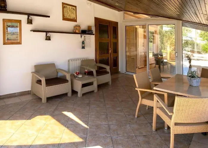 Bruna Mit Privatem Pool By Interhome *